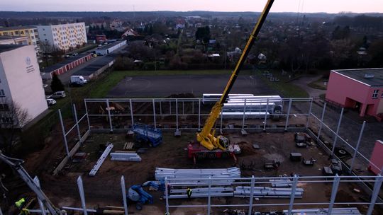 Hala sportowa w Nowogardzie przy Szkole Podstawowej nr 2 w budowie. Sprawdzamy postęp prac