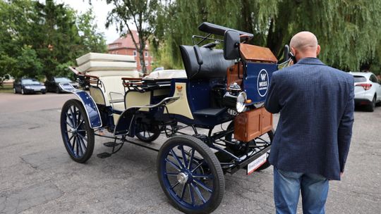 Koń mechaniczny wkracza do Świnoujścia.
