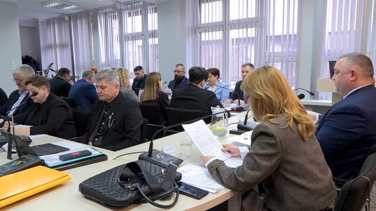 Korpus wsparcia seniorów i nowe opłaty na Pływalni. Za nami sesja Rady Miejskiej