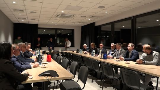 Nowa era w Gryficach – minister wizytuje linię produkcyjną rur HDPE w firmie ZEG