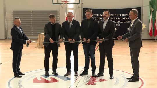 Nowogard inwestuje w sport. Za blisko 6,8 mln zł zmodernizowano halę sportową i kompleks Orlik