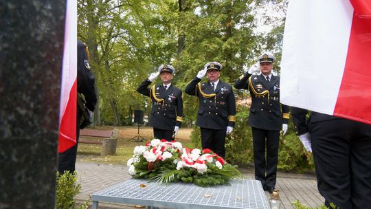 Pamięci poległych żołnierzy. Uroczystości na Cmentarzu Komunalnym w Świnoujściu