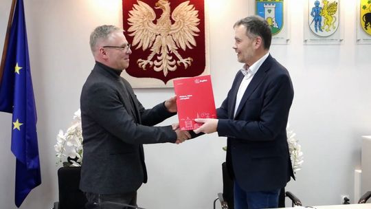 Wsparcie dla gryfickiego sportu. Burmistrz podpisał umowy ze stowarzyszeniami