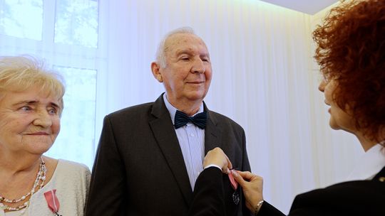 Złote gody w Świnoujściu. Cztery pary z medalami za długoletnie pożycie małżeńskie