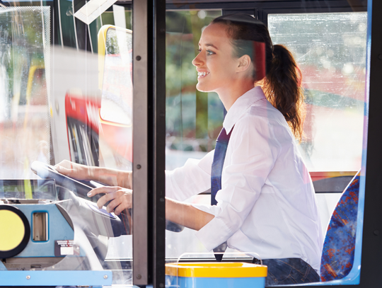 Autobus nie przyjechał? Może to wina wieku kierowcy i... przepisów