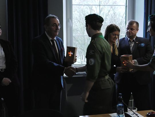 Betlejemskie Światło Pokoju rozświetla serca radnych Świnoujścia