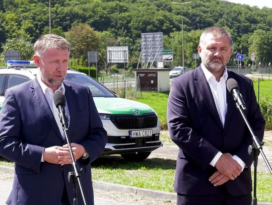 Briefing prasowy ministrów na przejściu granicznym Świnoujście – Garz