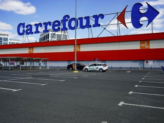 Carrefour Polska sprzedany. Kto przejmie sieć sklepów?