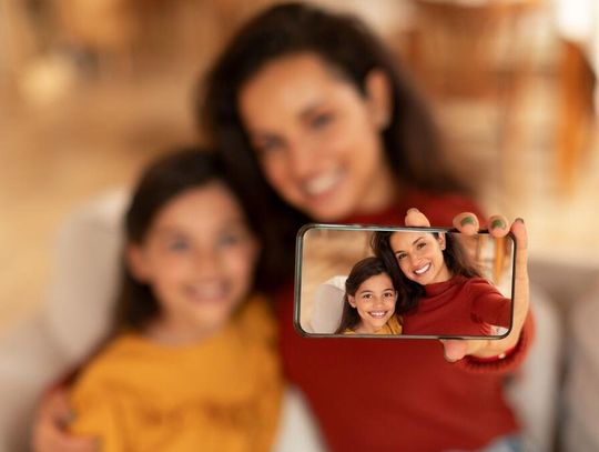 Chcesz pochwalić się dziećmi w social mediach? Zrób to z rozwagą! Chcesz pochwalić się dziećmi w social mediach? Zrób to z rozwagą!