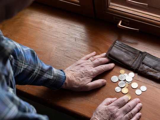 Coraz więcej emerytur niższych od najniższych. Większość trafia do kobiet