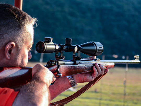 Coraz więcej Polaków chce mieć własną broń Coraz więcej Polaków chce mieć własną broń