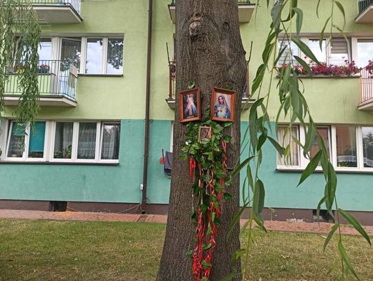 Cud w Parczewie się opatrzył. Jezus jeszcze jest, ale ludzi już mniej [ZDJĘCIA]