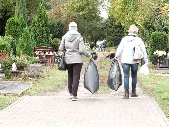 Czas na porządki na grobach 