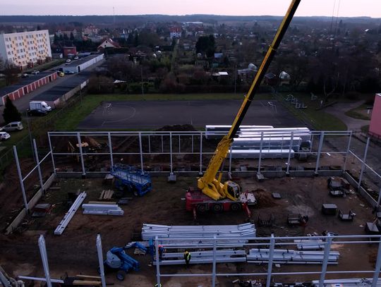 Hala sportowa w Nowogardzie przy Szkole Podstawowej nr 2 w budowie. Sprawdzamy postęp prac