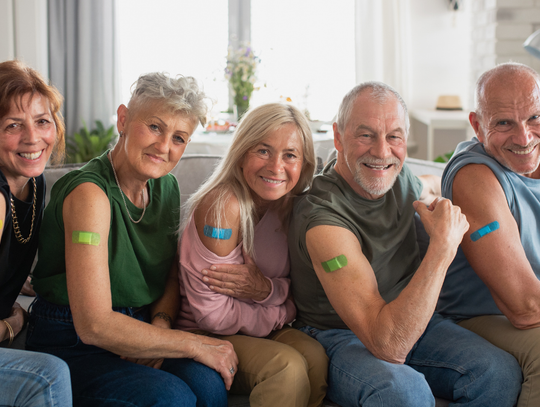 Karty szczepień pod lupą sanepidu. Nie jest z nami tak źle Karty szczepień pod lupą sanepidu. Nie jest z nami tak źle