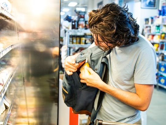 Kradzieże powodują duże straty i wyższe ceny. Ta grupa kradnie najczęściej Kradzieże powodują duże straty i wyższe ceny. Ta grupa kradnie najczęściej