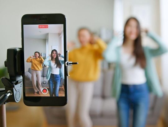 Media społecznościowe od 15 roku życia? Szykują się zmiany Media społecznościowe od 15 roku życia? Szykują się zmiany