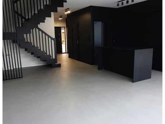 Mikrocement CONBAR - Rewolucja w Nowoczesnych Wykończeniach