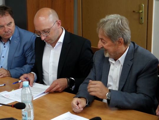 Miliony na remonty dróg. Powiat Gryficki podpisał umowy