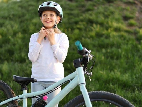 Minister idzie na zakupy. Szuka 65 tysięcy kasków dla dzieci Minister idzie na zakupy. Szuka 65 tysięcy kasków dla dzieci