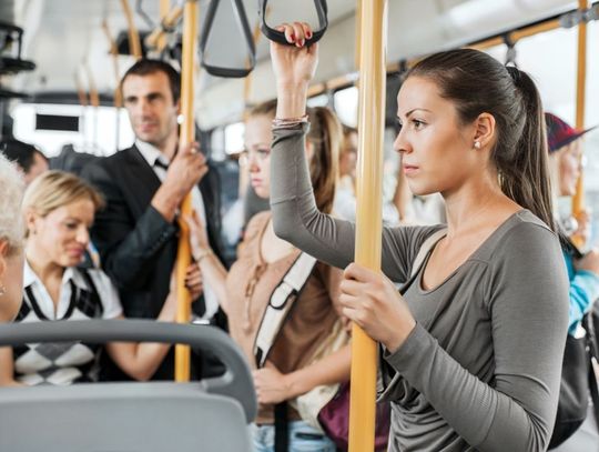 Młodzi coraz częściej jeżdżą na gapę. Ciąży na nich spory dług