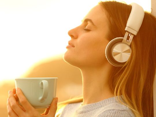 Na jakich platformach słuchamy muzyki? Jedna z nich dominuje