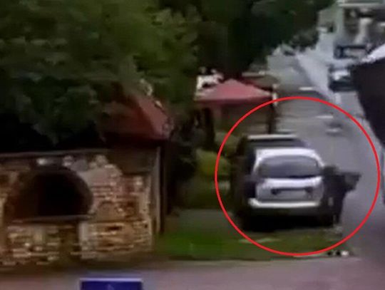 Nagranie-ostrzeżenie. Takich rzeczy żaden kierowca tira nie powinien robić [WIDEO]