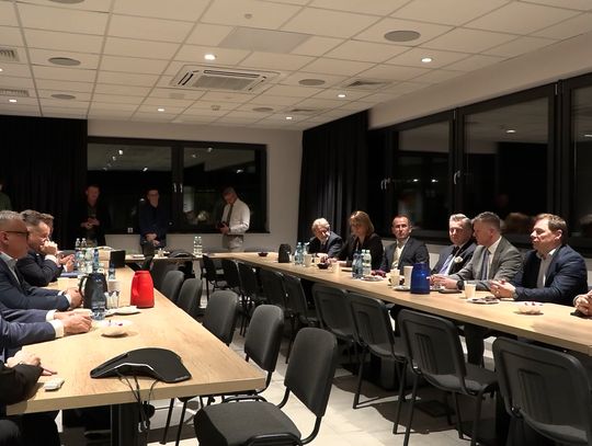 Nowa era w Gryficach – minister wizytuje linię produkcyjną rur HDPE w firmie ZEG