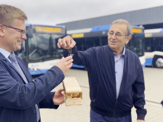 NOWE EKOLOGICZNE AUTOBUSY TRAFIŁY DO ŚWINOUJŚCIA