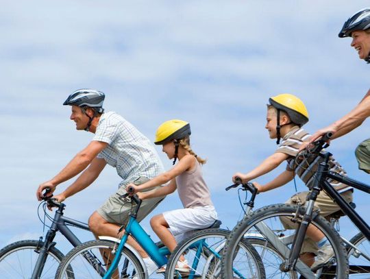 Obowiązkowe kaski dla rowerzystów. Wiceminister ujawnia plan Obowiązkowe kaski dla rowerzystów. Wiceminister ujawnia plan