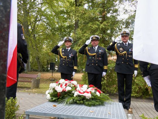 Pamięci poległych żołnierzy. Uroczystości na Cmentarzu Komunalnym w Świnoujściu