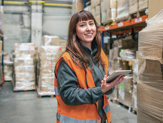 Polacy dorabiają sobie przed świętami. Łatają domowe budżety