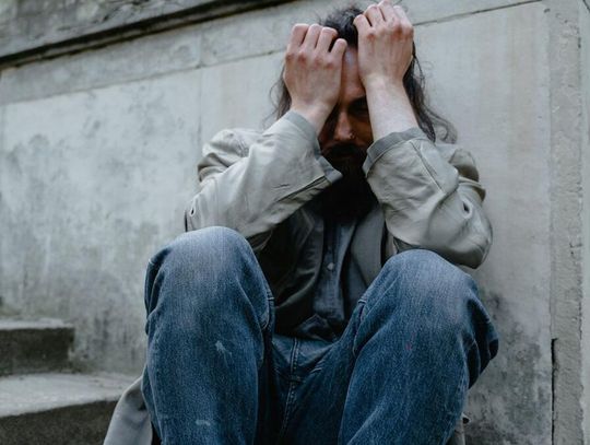 Polacy pożyczają u lichwiarzy i rujnują sobie życie. Państwo rozkłada ręce