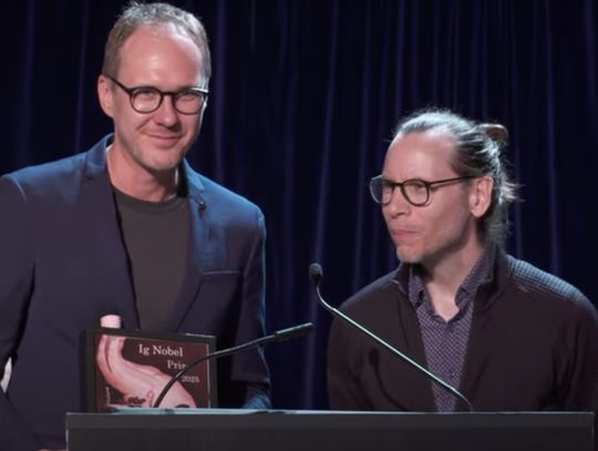 Polak zdobył IG Nobla. I 10 bilionów bezwartościowych dolarów Polak zdobył IG Nobla. I 10 bilionów bezwartościowych dolarów