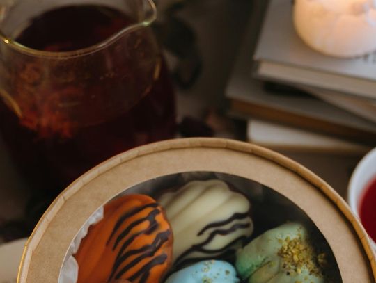 Prezent, który nie wygląda przypadkowo. Jak wybrać herbaciany upominek?