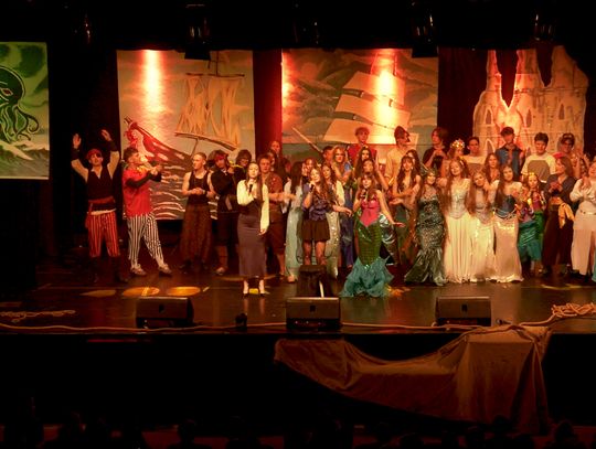 „Przygody Sindbada Żeglarza" – młodzieżowy teatr z sercem dla WOŚP