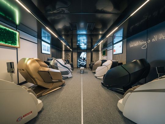 R-ShowRoad – mobilny salon wystawowy foteli masujących odwiedzi największe polskie miasta