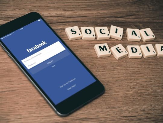 Rola zdjęcia w tle na Facebooku w budowaniu marki osobistej: Inspirujące przykłady i najlepsze praktyki