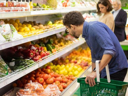 Rolnicy chcą dodatkowych cen w sklepach. Żeby klient wiedział Rolnicy chcą dodatkowych cen w sklepach. Żeby klient wiedział