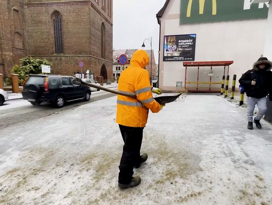 „Służby pracowały już w nocy”. Burmistrz Gryfic o paraliżu po marznącym deszczu