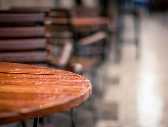 Stoliki na zamówienie – jak stworzyć idealny mebel?