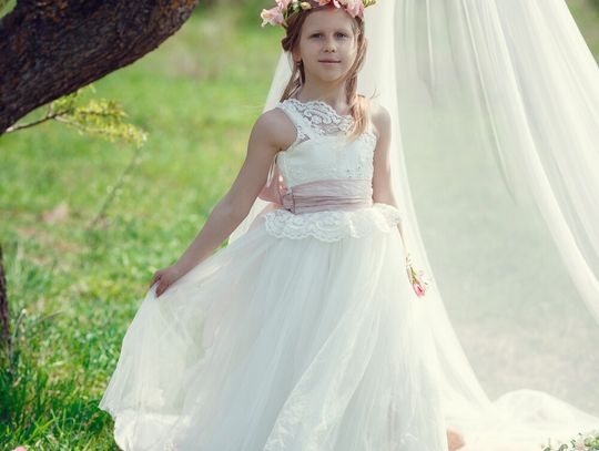 Sukienka na wesele dla dziewczynki ? styl, wygoda i elegancja Sukienka na wesele dla dziewczynki ? styl, wygoda i elegancja