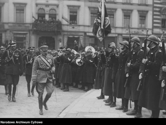 Tak przed wojną świętowano 11 listopada. Przegląd wojsk robił marszałek Piłsudski (zdjęcia)