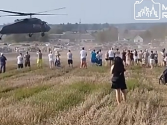 To cud, że helikopter nie spadł na ludzi. Policja wyjaśnia, a opozycja pyta: dlaczego PiS naraża życie Polaków {WIDEO]