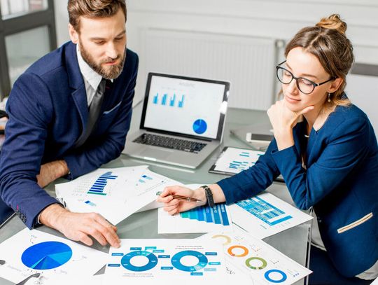 Tyle zarabia się w NFZ. Dyrektorzy windują średnią Tyle zarabia się w NFZ. Dyrektorzy windują średnią