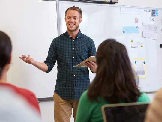 Tyle zarobią nauczyciele od września. Małe podwyżki od stycznia Tyle zarobią nauczyciele od września. Małe podwyżki od stycznia
