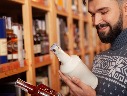 Wygodna saszetka z alkoholem. Haczyk na klientów?