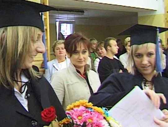 Z archiwum Telewizji – Zakończenie nauki klas IV Liceum Mieszka I – 9.06.2004 rok.