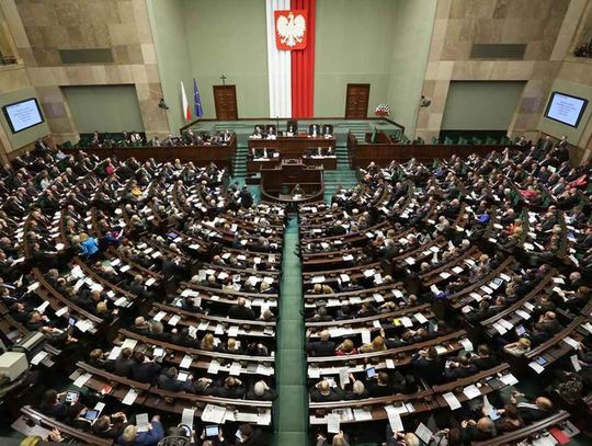 Zaskakujące wyniki sondażu. PiS i KO na ostatnich miejscach 