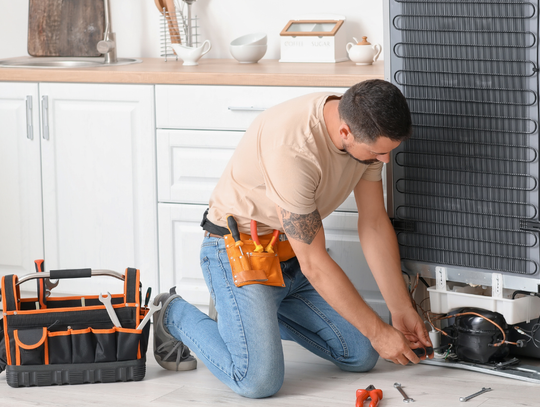 Złota rączka na telefon. Cenimy ją za to, że naprawi, dokręci, wymieni Złota rączka na telefon. Cenimy ją za to, że naprawi, dokręci, wymieni